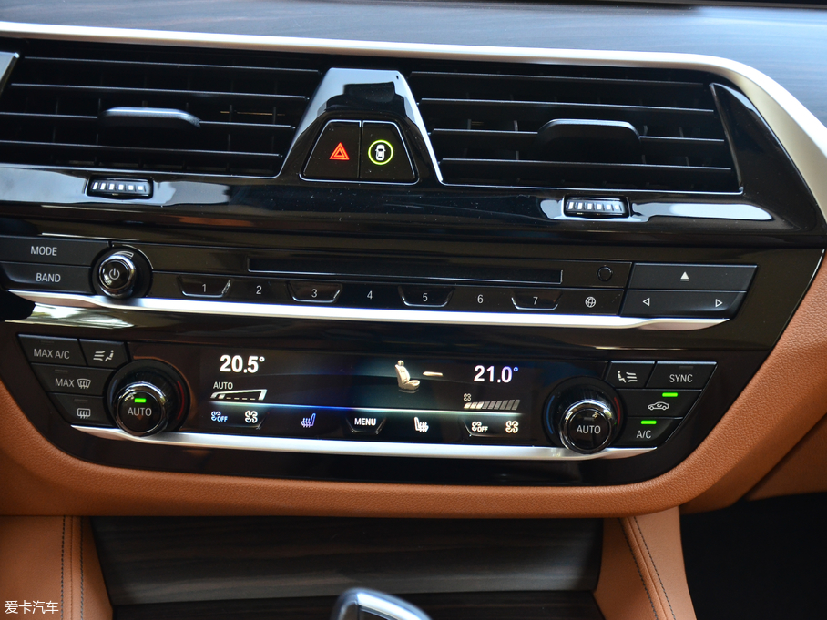 2018R6ϵGT 630i AOӋb