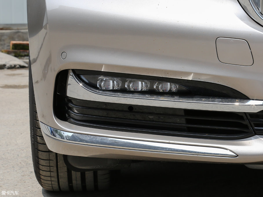 2018R7ϵ 730Li  ׿Խb