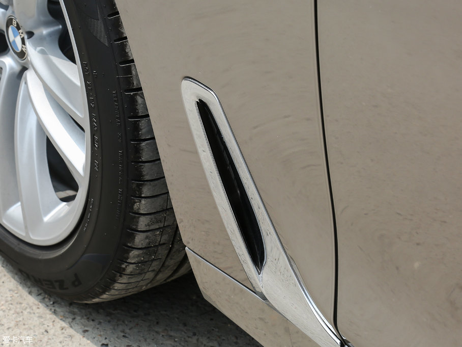 2018R7ϵ 730Li  ׿Խb