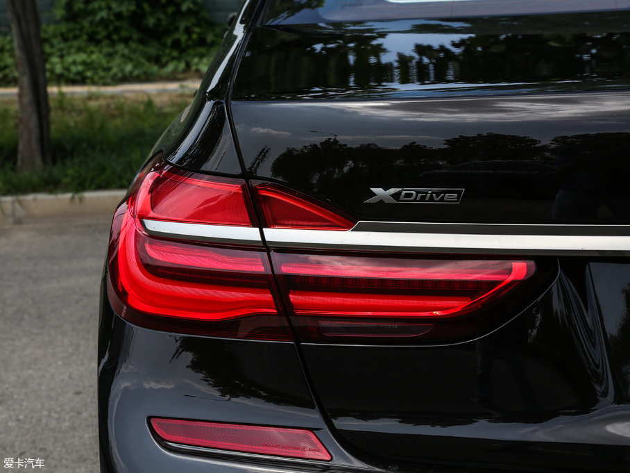 2018R7ϵ M760Li xDrive