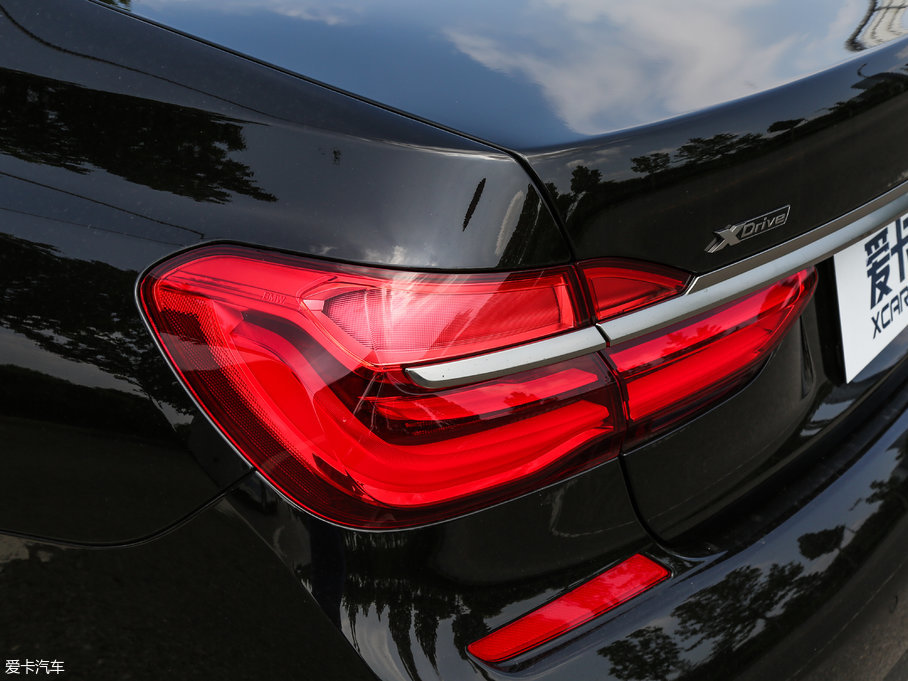 2018R7ϵ M760Li xDrive