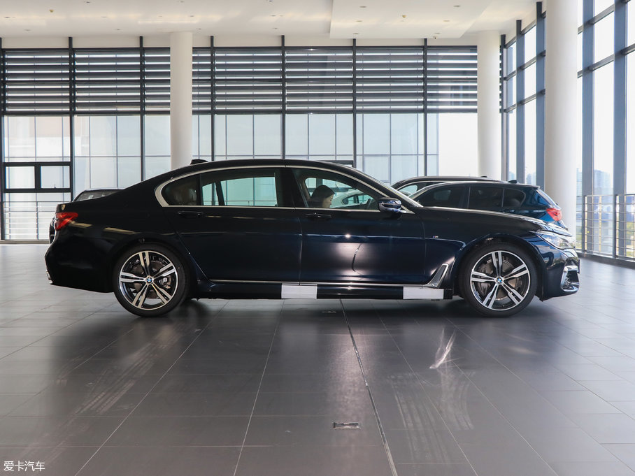 2018R7ϵ 740Li xDrive  ׿Խb