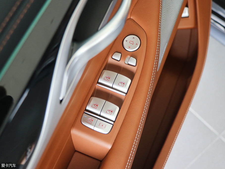 2018R7ϵ 740Li xDrive  ׿Խb