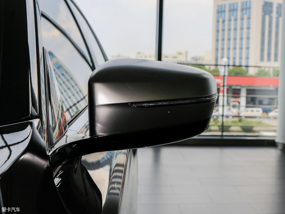 2018R7ϵ M760Li xDrive