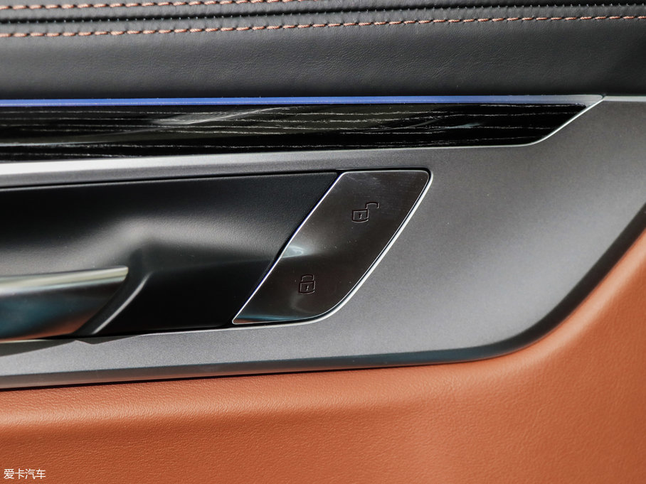 2018R7ϵ M760Li xDrive