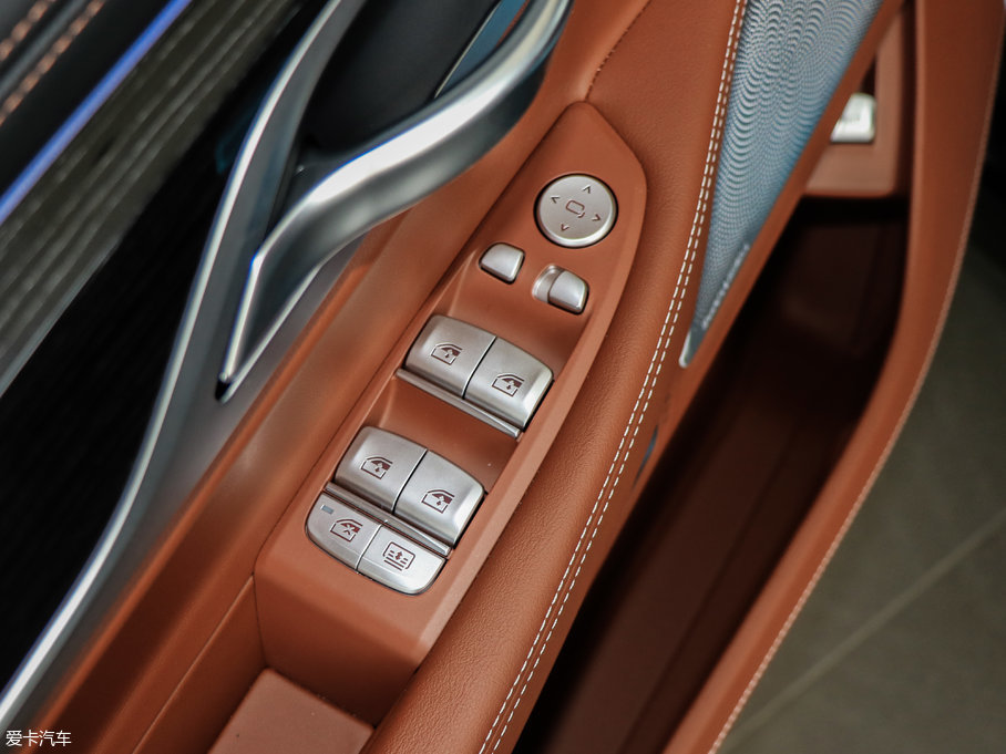 2018R7ϵ M760Li xDrive