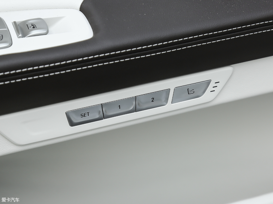 2018R7ϵ 740Li xDrive 40؄e