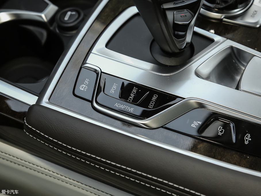 2018R7ϵ 740Li xDrive 40؄e