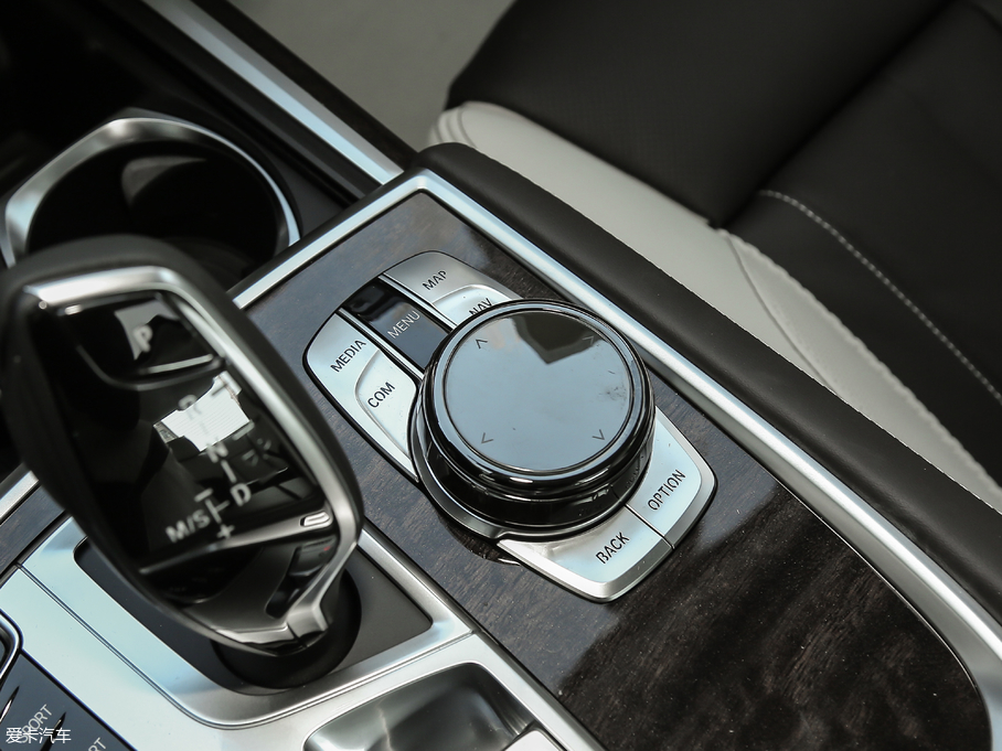 2018R7ϵ 740Li xDrive 40؄e