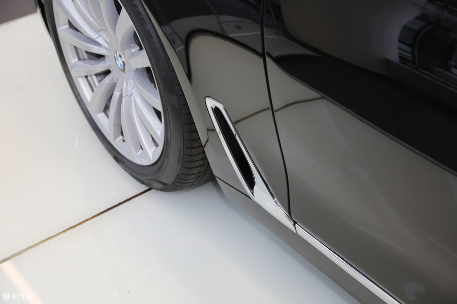 2018R7ϵ 730Li I ׿Խb