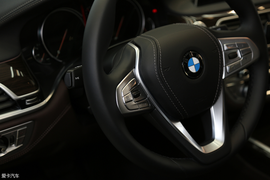 2018R7ϵ 730Li I ׿Խb