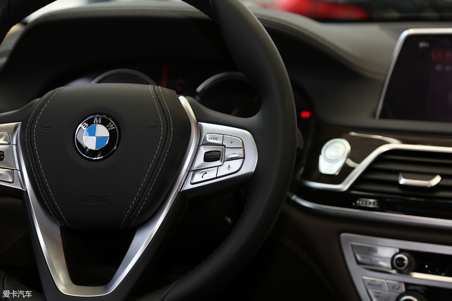 2018R7ϵ 730Li I ׿Խb