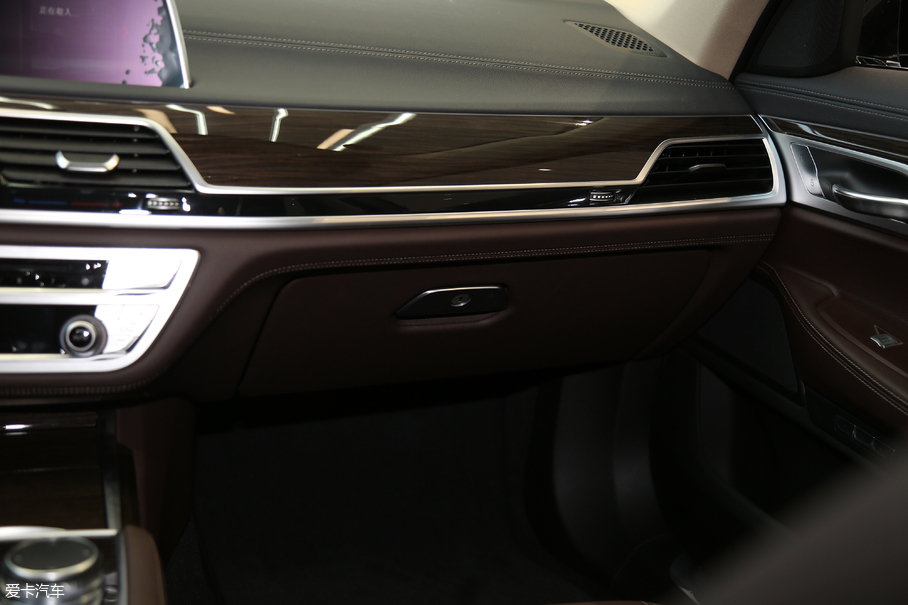 2018R7ϵ 730Li I ׿Խb