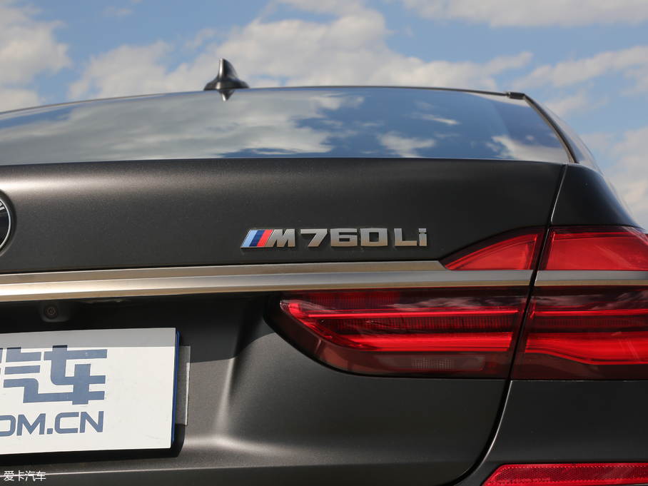 2018R7ϵ M760Li xDrive