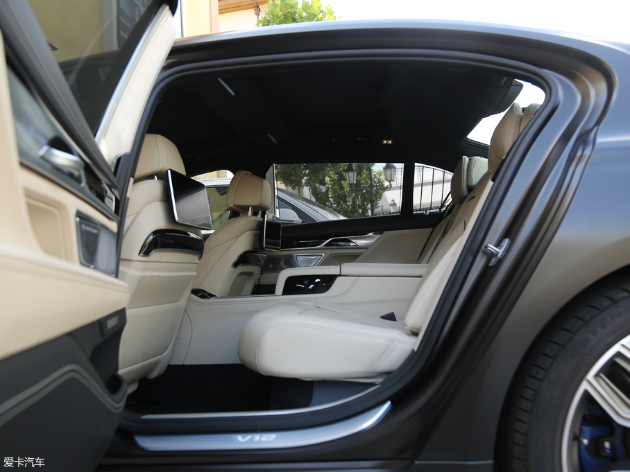 2018R7ϵ M760Li xDrive