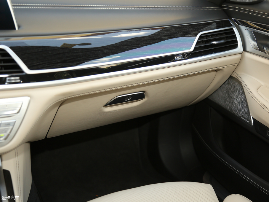 2018R7ϵ M760Li xDrive