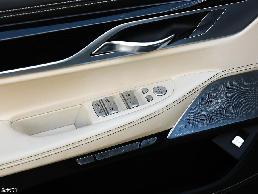 2018R7ϵ M760Li xDrive