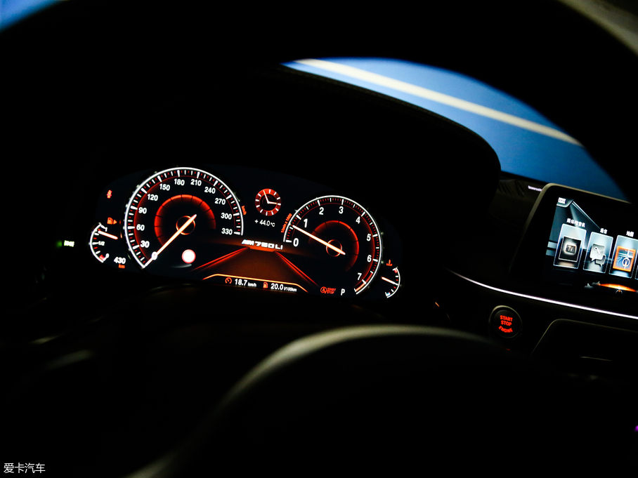 2018R7ϵ M760Li xDrive