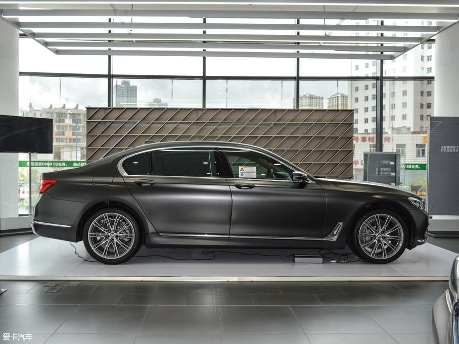2018R7ϵ 740Li xDrive  ׿Խb