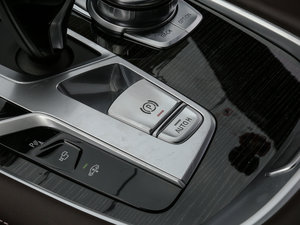 2018款740Li 领先型 M运动套装 驻车制动器