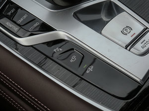 2018款740Li 领先型 M运动套装 中控区
