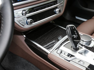 2018款730Li 领先型 M运动套装 中控区