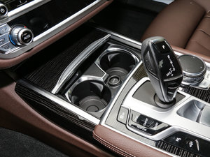 2018款730Li 领先型 M运动套装 中控区