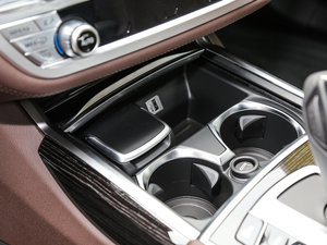 2018款730Li 领先型 M运动套装 中控区