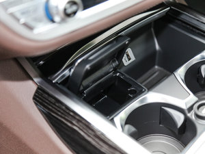 2018款730Li 领先型 M运动套装 中控区