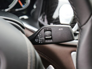 2018款730Li 领先型 M运动套装 中控区