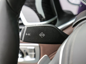 2018款730Li 领先型 M运动套装 中控区
