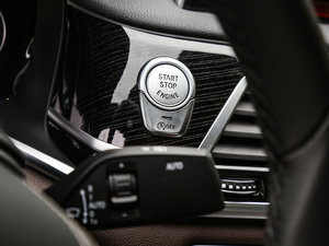 2018款730Li 领先型 M运动套装 中控区