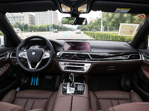 2018款730Li 领先型 M运动套装 中控区