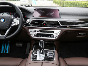 2018款730Li 领先型 M运动套装 中控区