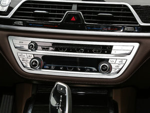 2018款730Li 领先型 M运动套装 中控区