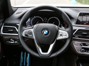 2018款730Li 领先型 M运动套装 中控区
