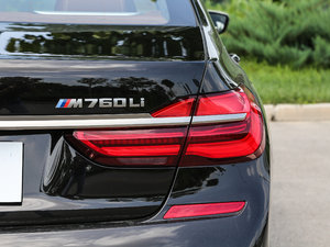 2018M760Li xDrive β