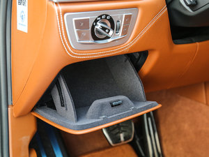 2018M760Li xDrive п؅^