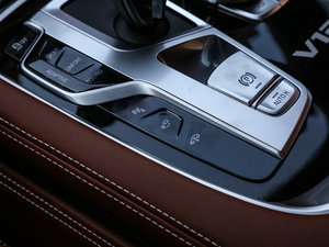 2018M760Li xDrive п؅^