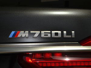 2018M760Li xDrive ^