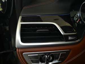 2018M760Li xDrive п؅^