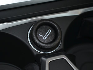 2018M760Li xDrive п؅^