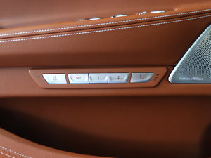 2018740Li xDrive  ׿Խb g