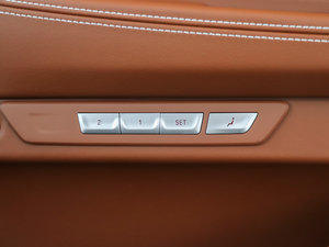 2018740Li xDrive  ׿Խb g