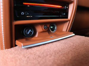 2018740Li xDrive  ׿Խb g