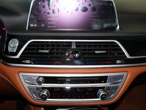 2018740Li xDrive  ׿Խb {L