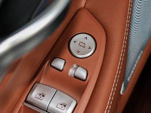 2018M760Li xDrive п؅^(q)