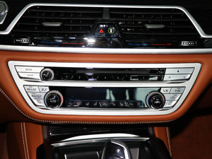 2018M760Li xDrive {{