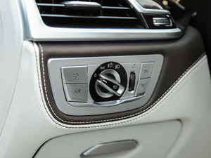 2018740Li xDrive 40؄e g