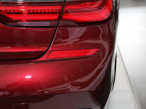 2018740Li xDrive  M\b ^